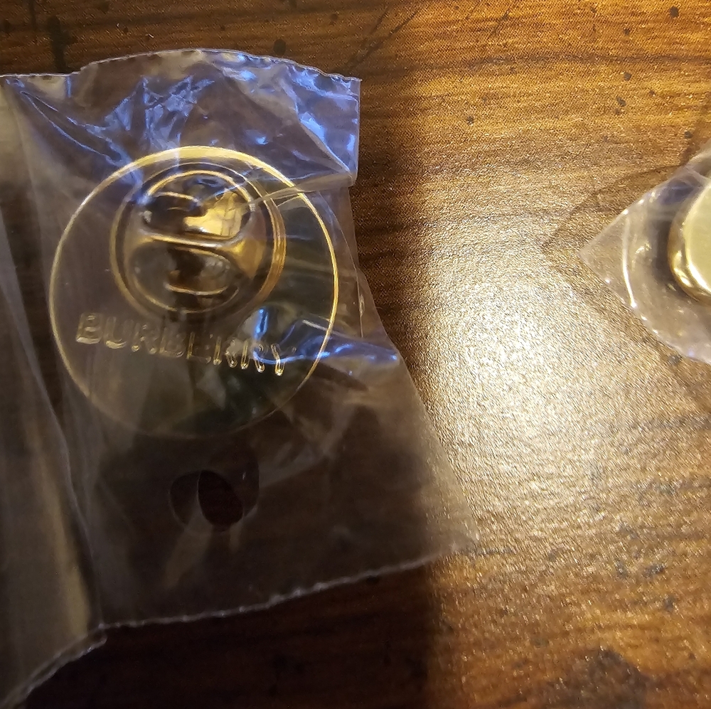 Burberry London Themed Pin Set - Picture 10 of 11